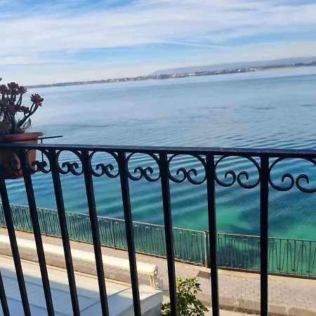 La Finestra Sul Mare Di Alfeo *