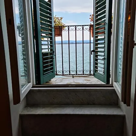 La Finestra Sul Mare Di Alfeo Syrakus
